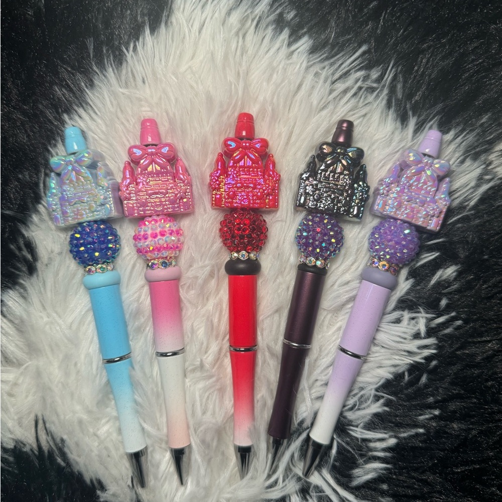 Bundle of 5 pens: castle multi color pens